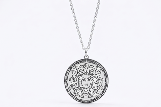Medusa's Charm Necklace - Enchanting Mythology Design to Inspire Confidence
