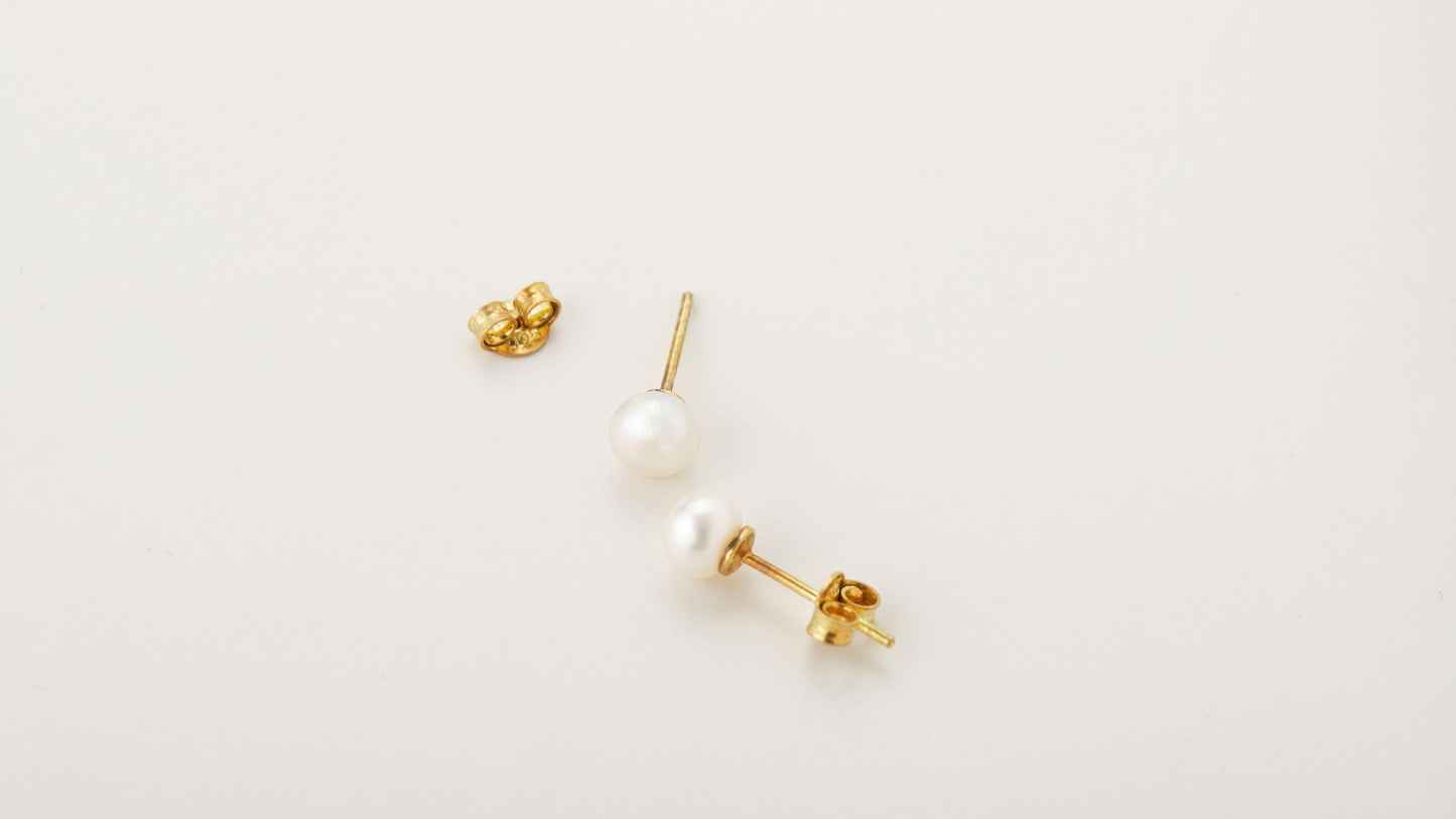 Elegant Gems Pearl Stud Earrings - Timeless Elegance for Every Occasion