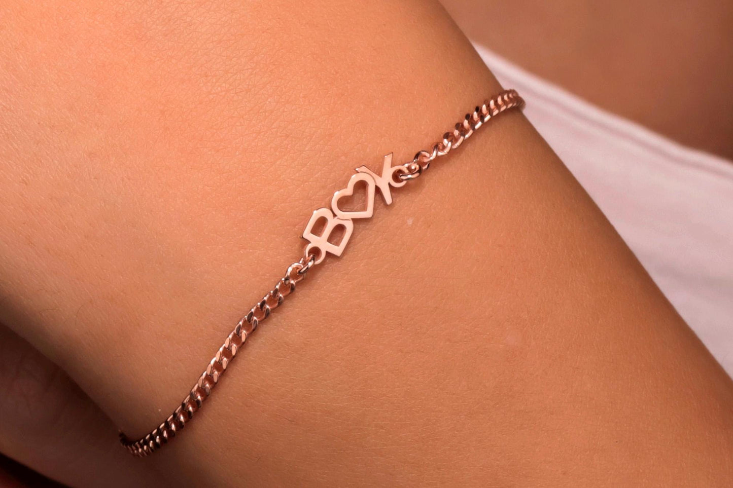 14K Gold Intertwined Initials and Heart Bracelet • Personalized Couple Name Jewelry • Two Letters Layering Jewelry • Custom Interlocking