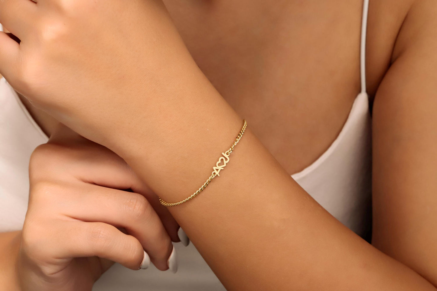 14K Gold Intertwined Initials and Heart Bracelet • Personalized Couple Name Jewelry • Two Letters Layering Jewelry • Custom Interlocking