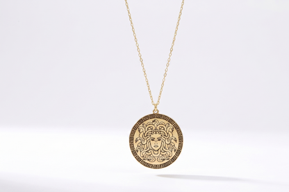 Medusa's Charm Necklace - Enchanting Mythology Design to Inspire Confidence