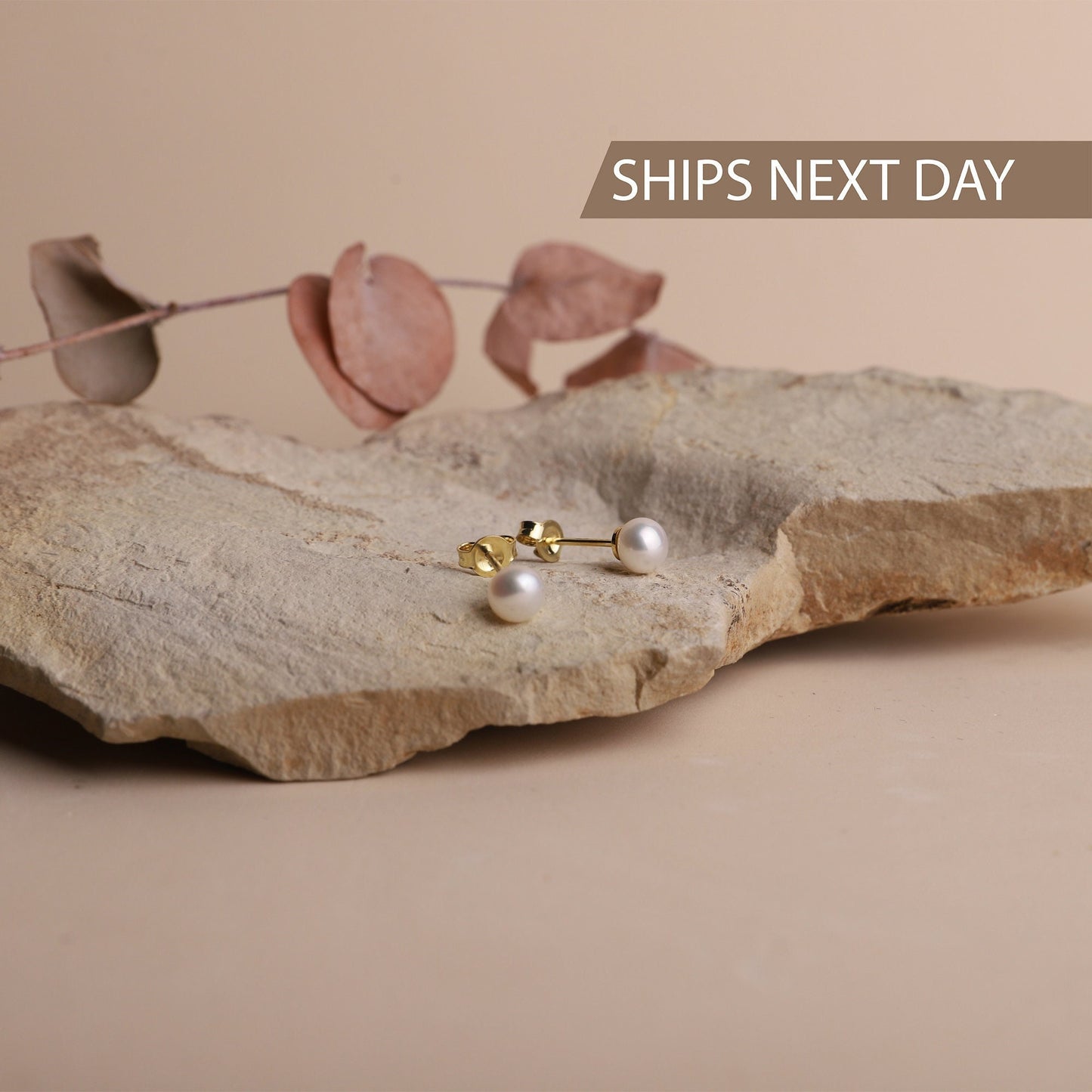 Elegant Gems Pearl Stud Earrings - Timeless Elegance for Every Occasion