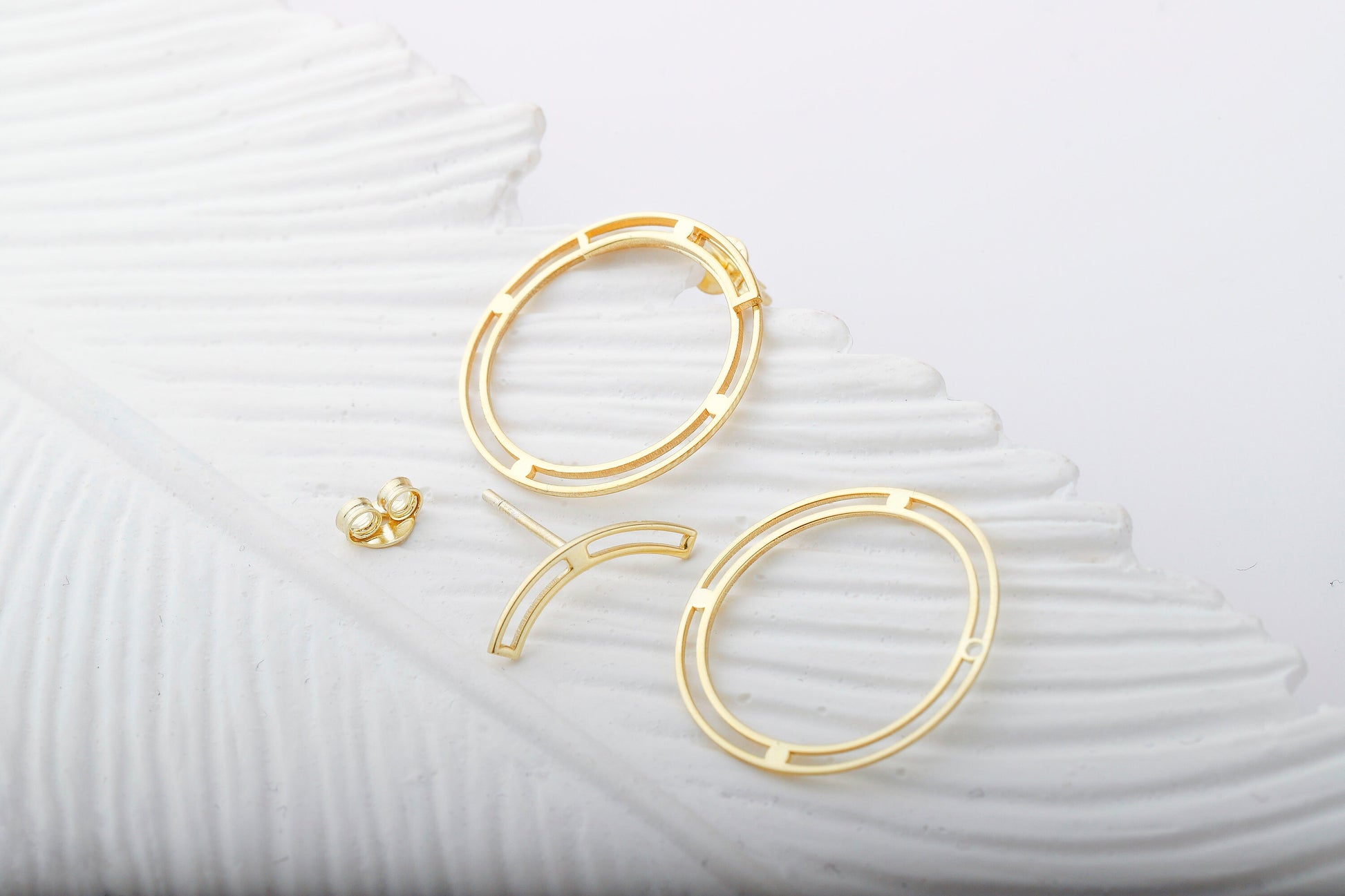 14K Gold Ear Jacket Round Earrings, Birthday Gifts, Circle Earrings, Dainty Ear Jacket Geometric Jewelry, Perfects Gift for Her - silvergoldandrose