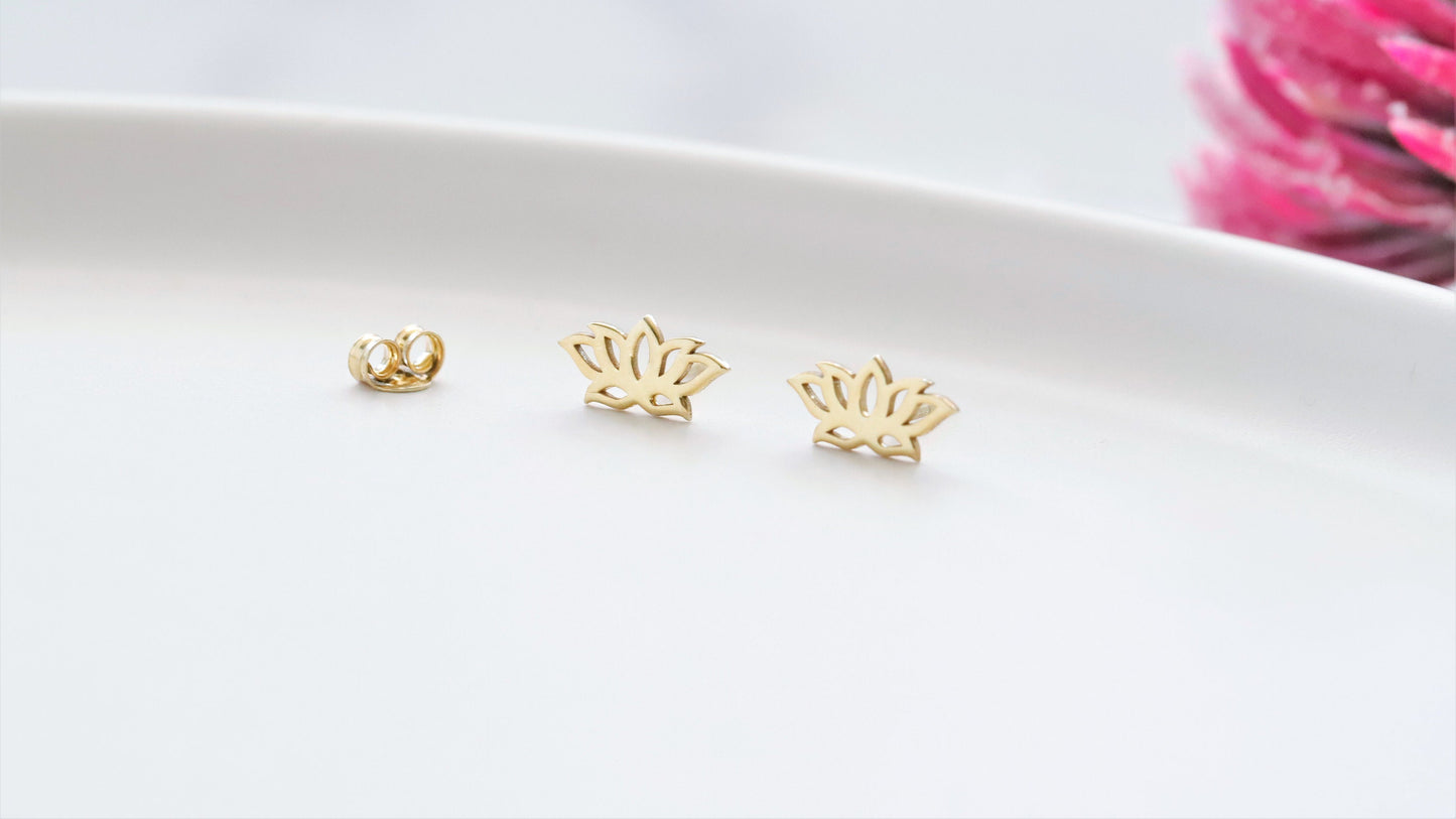 Lotus Bloom Stud Earrings - Illuminate Your Style with Elegant Floral Design