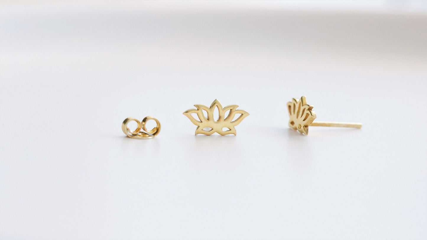 Lotus Bloom Stud Earrings - Illuminate Your Style with Elegant Floral Design