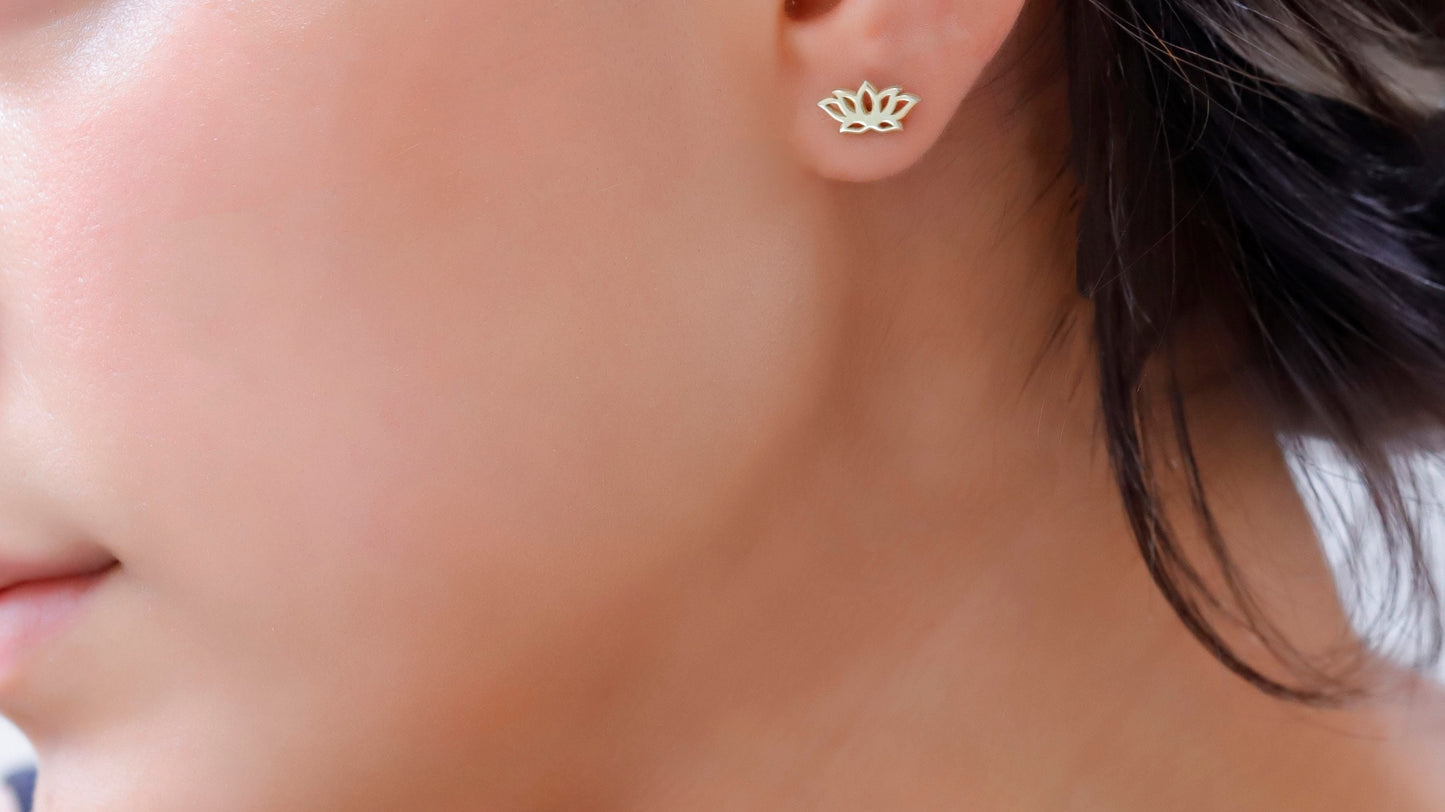 Lotus Bloom Stud Earrings - Illuminate Your Style with Elegant Floral Design