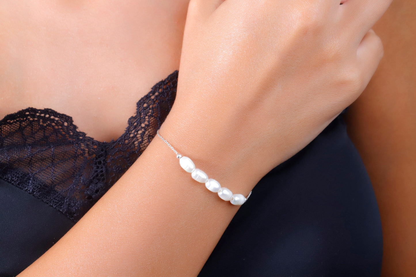 LuxePearls Stunning Freshwater Pearl Bracelet - Timeless Elegance for Every Occasion