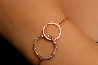 Rose gold bracelet with interlocking rings on a person's wrist