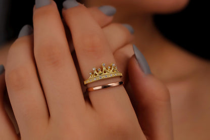 Gold Queen Crown Ring Set, Rose Band Ring, Set of 2 rings, Gold Princess Crown Ring, Stackable Ring Set - silvergoldandrose