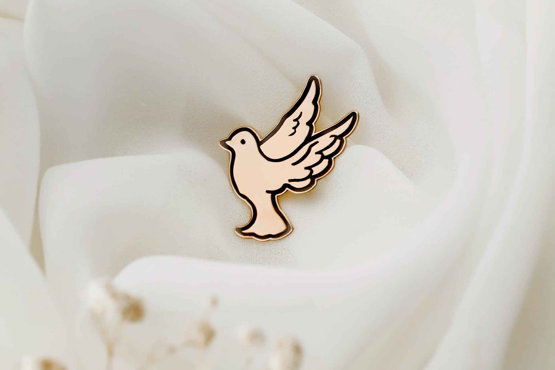 Pigeon Brooch • Bird Lapel Pin • Bird Lovers Jewelry • Peace Dove Lapel Pin • Postman Gift • - silvergoldandrose