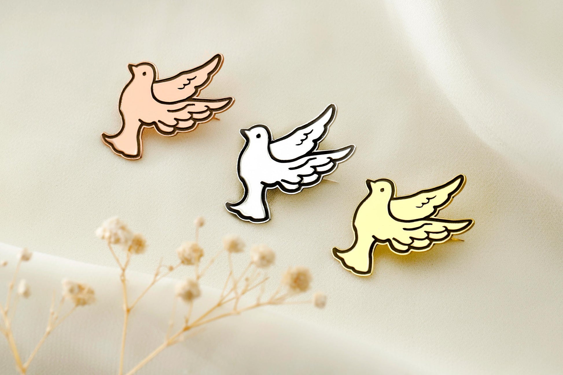 Pigeon Brooch • Bird Lapel Pin • Bird Lovers Jewelry • Peace Dove Lapel Pin • Postman Gift • - silvergoldandrose