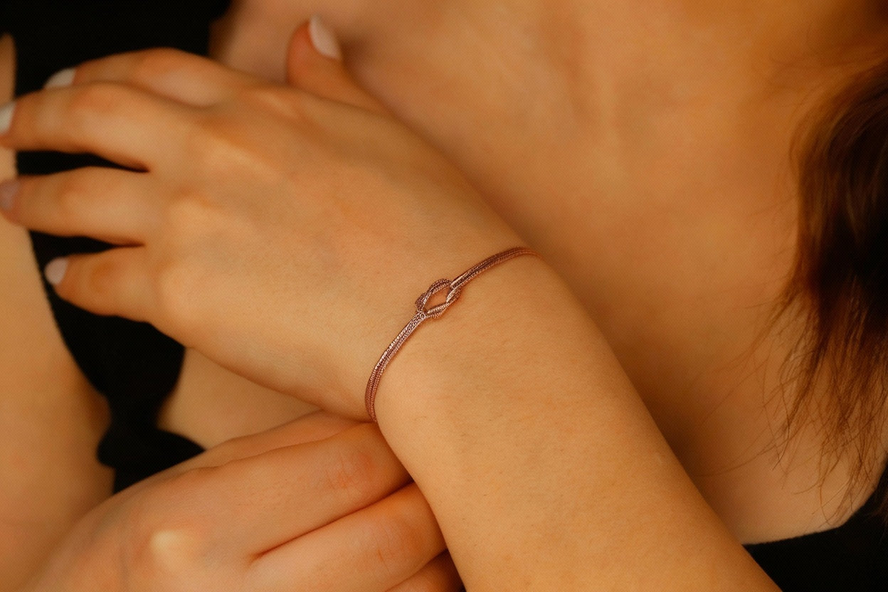 Silver Lush Love Knot Bracelet - Timeless Elegance in 925 Sterling Silver