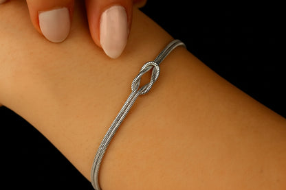 Silver Lush Love Knot Bracelet - Timeless Elegance in 925 Sterling Silver