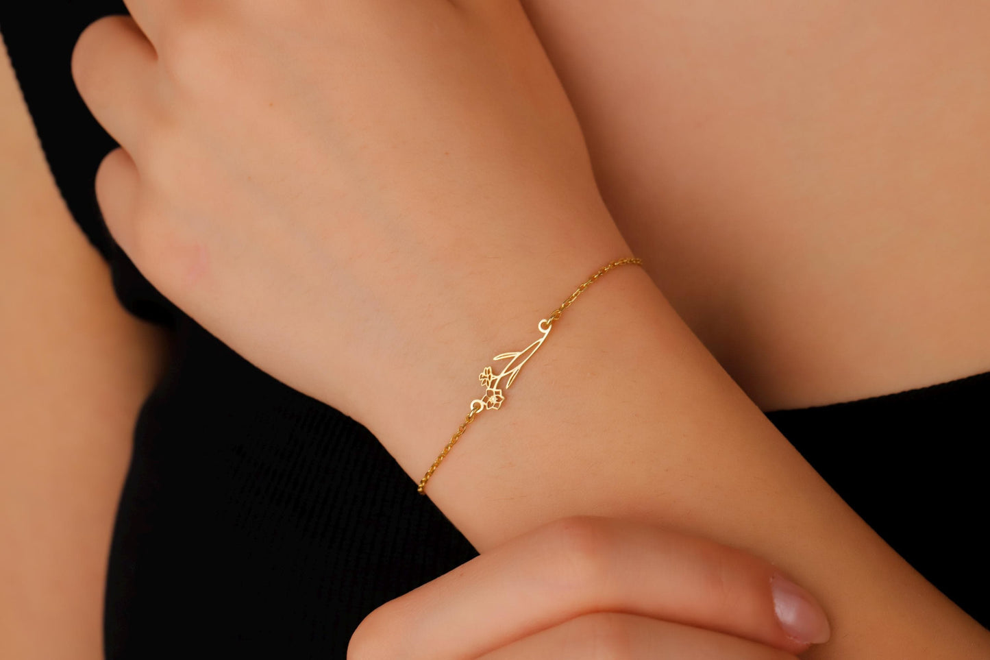 Bloom and Glow 14K Gold Filled Birth Flower Bracelet - Personalized Floral Jewelry for a Meaningful Connection