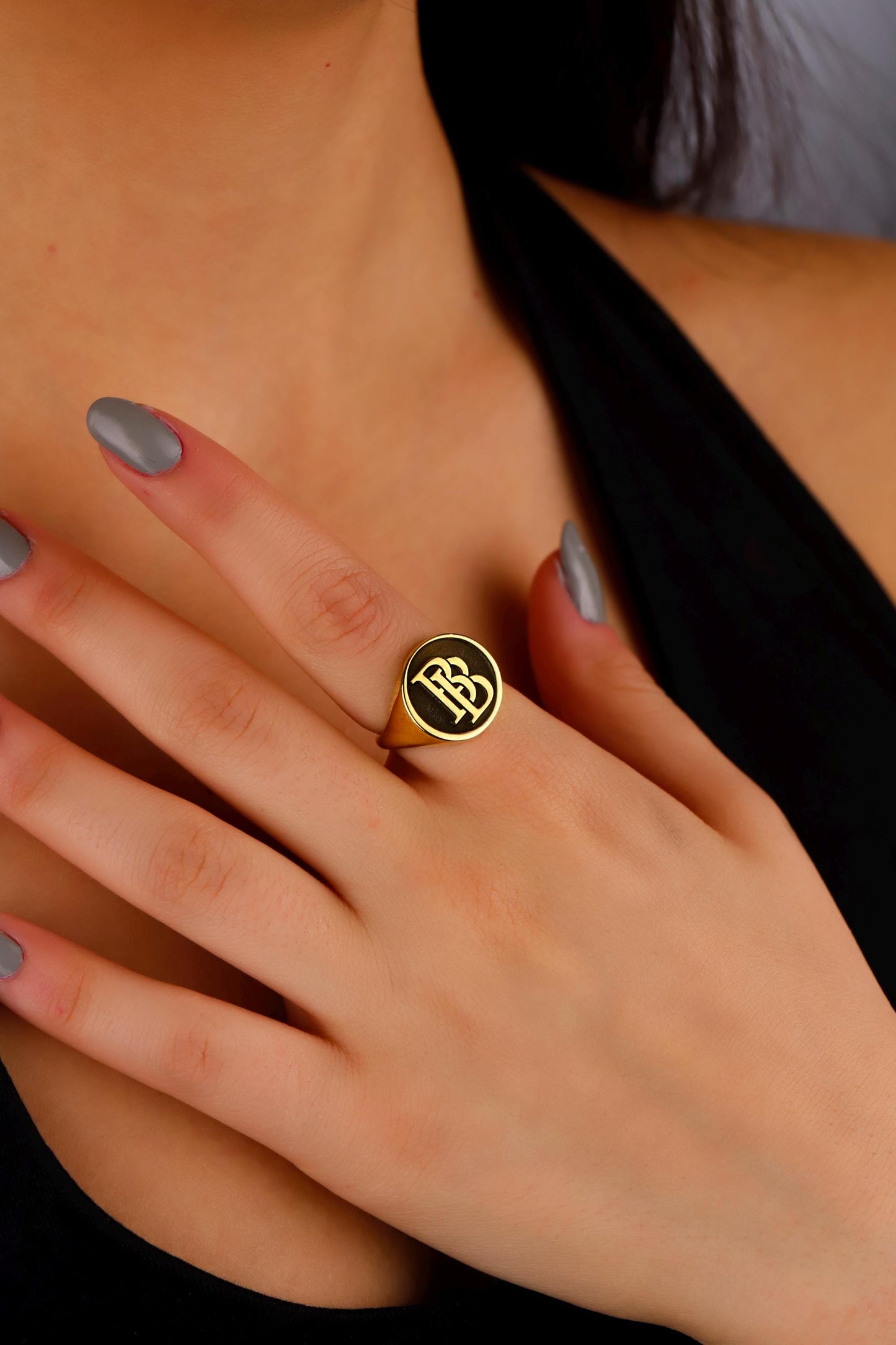Intertwined Initial Signet Ring - Personalize Your Style with Elegant Customization