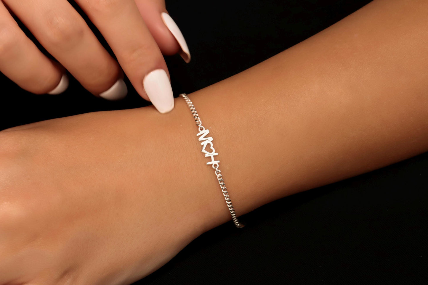14K Gold Intertwined Initials and Heart Bracelet • Personalized Couple Name Jewelry • Two Letters Layering Jewelry • Custom Interlocking